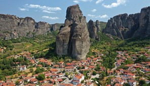 Καστράκι: To ήσυχο, ειδυλλιακό χωριό στη σκιά των βράχων στα Μετέωρα
